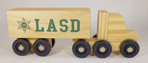 Los Angeles Sheriff's Department Holzspielzeug LKW. 8,5" lang. 3" hoch. - Bild 1 von 11