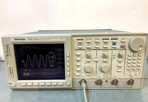 Tektronix 4 channel Tds754A 500Imhz Oscilloscope Options 13 1F 1M 2F - Tested