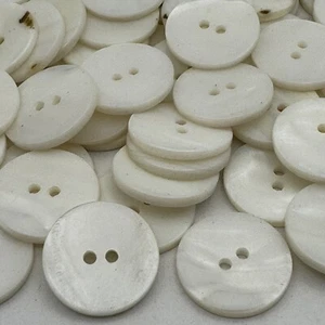 Weißer japanischer Washibodo Muschelknopf PokerChip vorne/hinten flach 18 mm 7/16" 2 Loch - Bild 1 von 3