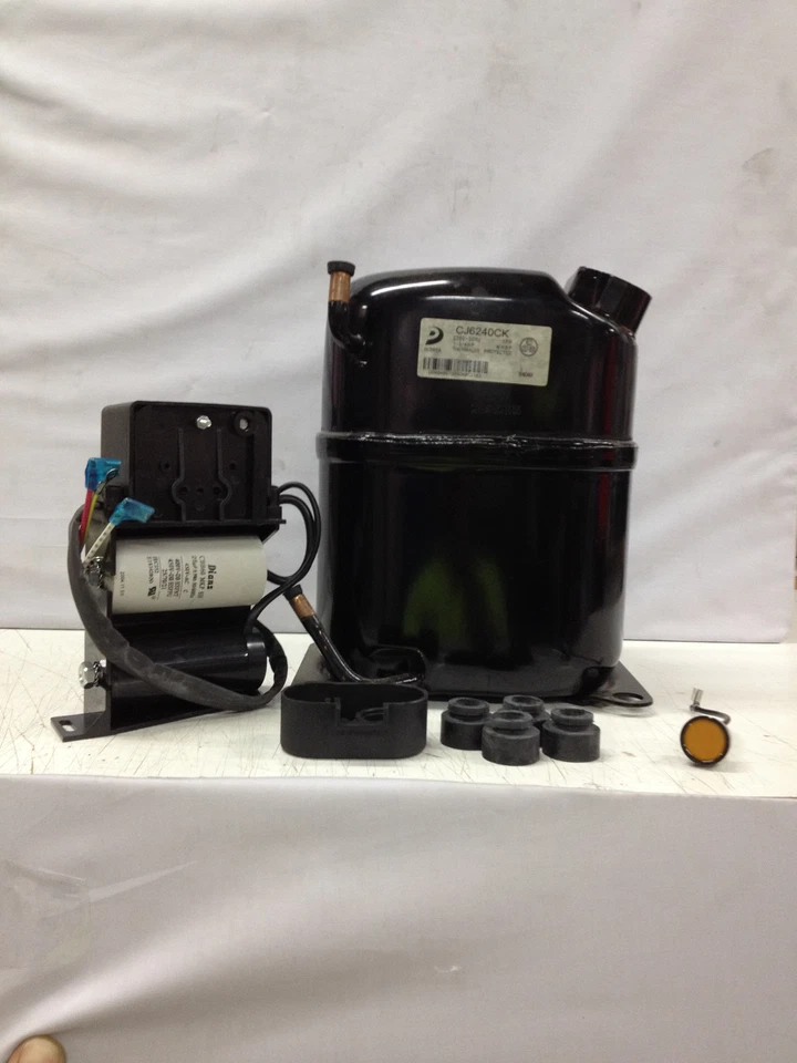 CJ6240CK COMPRESSOR REFRIGERATOR R404A MED/HIGH TEMP 34.6 DISP 1-3/4HP 240V 50HZ - Image 1 of 3