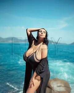 Impresión artística arriesgada foto modelo niña morena con curvas 8x10 C22 - Imagen 1 de 1