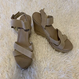 Charles by Charles David Tan Wedge Sandal Espadrille Elastic Strap Womens Size 7 - Picture 1 of 10