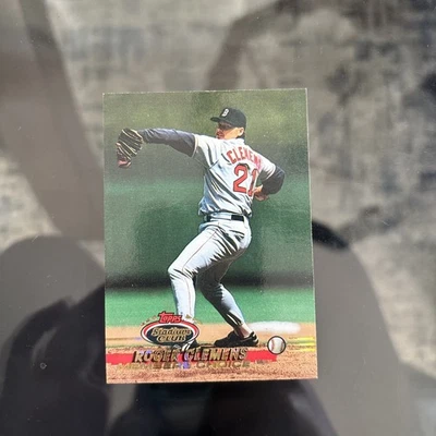 1993 Topps Stadium Club - Roger Clemens #748 baseball card - Image 1 of 2