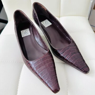 Bonitos zapatos de tacón de gatito de cuero marrón oscuro Joan & David 👠 zapatos para dama 8M. Foto 1 de 4