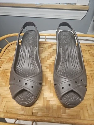 Crocs Negro Farrah Tacón de Cuña Sin Cordones Talla 7 Eslinga Trasera Punta abierta Foto 1 de 4