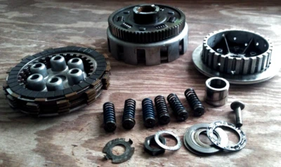 1982 YAMAHA XS650 SPECIAL CLUTCH BASKET WITH PRESSURE PLATES Foto 1 de 4