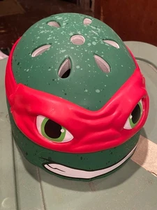 Casco de bicicleta para niños Teenage Mutant Ninja Turtles Raphael talla pequeña *usado* f2 - Imagen 1 de 15