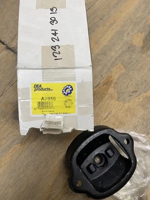 Mercedes-Benz Set Of TWO Engine Mounts 300SD 300TD 380SEC 500SEL  1232413013 - Image 1 of 4