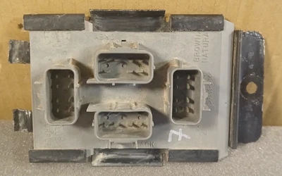 1999-2006 GMC Chevrolet Taillight Junction Block Module OEM 15031996 - Image 1 of 4