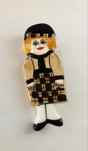 Signed Susan Paley by Ganz MARGO Porcelain Ceramic Figural Girl Pin Brooch - Foto 1 di 5