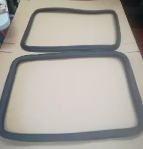 LAND ROVER DISCOVERY 1 3 DOOR REAR QUARTER SEAL - Picture 1 of 1
