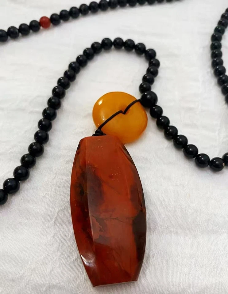 Antiguo collar chino de ágata roja sureña, ámbar y ágata negra Foto 1 de 4