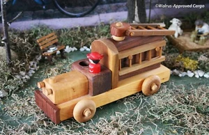 CAMIÓN DE BOMBEROS DE MADERA GANCHO Y ESCALERA CON BOMBERO - ¡CINCO ALARMAS DIVERSIÓN PARA NIÑOS! - Imagen 1 de 12