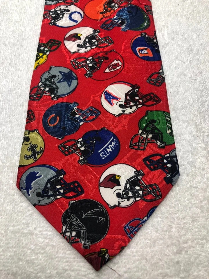 EQUIPO NFL HOMBRE CORBATA ROJA CON CASCOS DE FÚTBOL 4 X 58 Foto 1 de 4