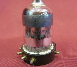 TUBO PENTODO RADIO RV24P70 RV24P70 ORIGINAL ALEMÁN WEHRMACHT EN CAJA WaA MARCADO - Imagen 1 de 10