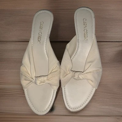 Sandalias sin cordones CABIN CREEK para mujer de tela talla 9 tacón de gatito Foto 1 de 4