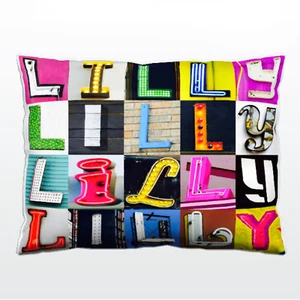 Almohada personalizada con el nombre LILLY en fotos de letreros reales - Imagen 1 de 1