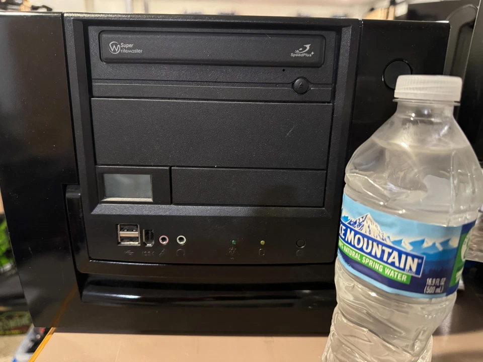 AMD Athlon II X2 255,Gigabyte MA785GM-US2H, 8GB, AMD GPU, 22"LCD,WIFI - Image 1 of 4