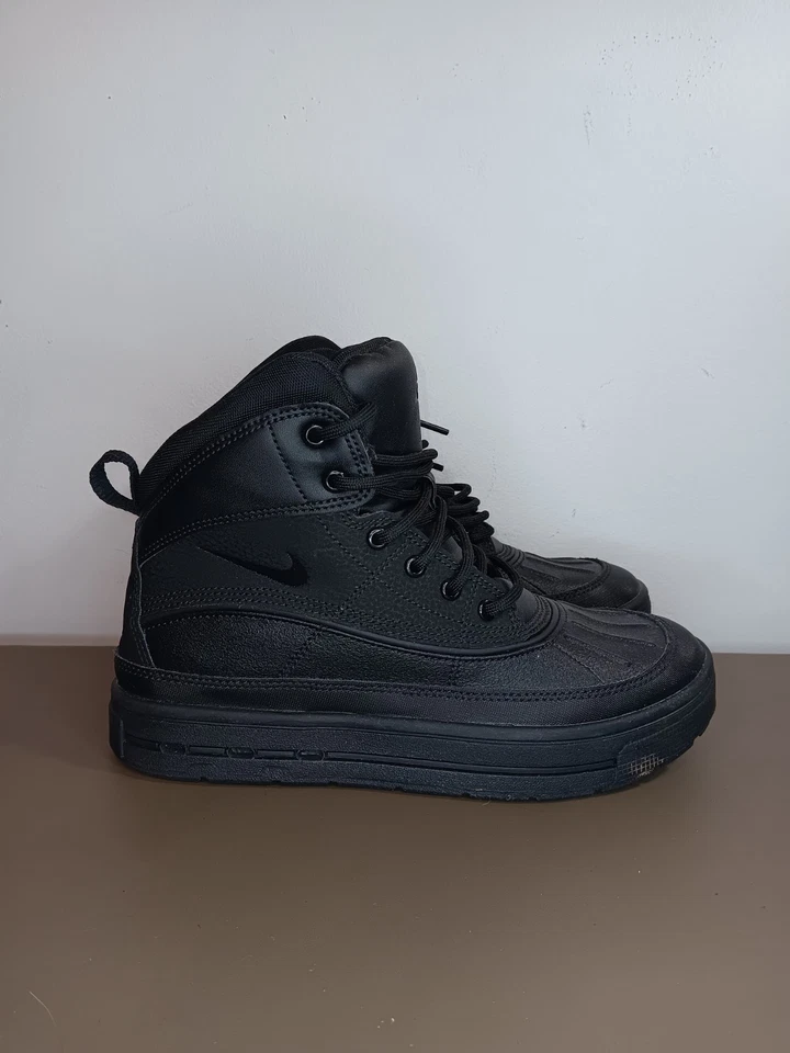 耐克 ACG Woodside 靴子 青少年 尺码 4Y 防水 黑色 二手  — 第 1/4 张图片