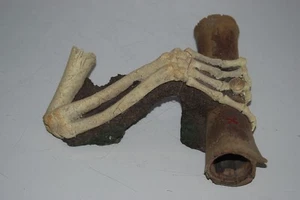 Aquarium Skelett Arm Clutching Ein Alt Pirat Scroll Karte 21 x 18 x 8 CM - Bild 1 von 5