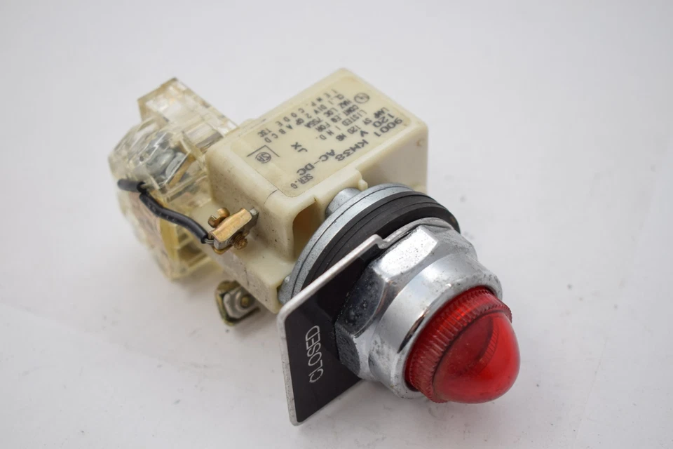 MÓDULO DE LUZ ROJA CUADRADO D 9001 KM38 LÁMPARA 120V AC-DC Placa frontal cerrada  Foto 1 de 1