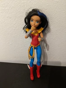 Mattel 2015 DC Super Hero Girl Wonder Woman Power Actionfigur Spielzeug Sammlerstück  - Bild 1 von 3