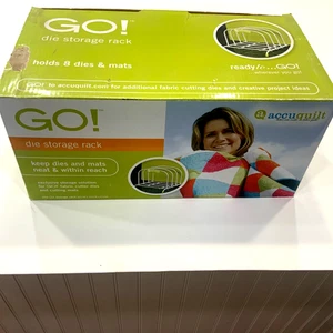GO! STANZAUFBEWAHRUNG 6-1/2”Bx 12-1/2”Tx 4-1/2”H Accuquilt -hält Matten und Matrizen - Bild 1 von 5