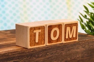 Personalisierte Kinderzimmer Deko, Holzbausteine mit individuellem Namen, Montessori Deko - Bild 1 von 8