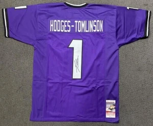 Trevius Hodges-Tomlinson SIGNIERTES AUTO-TRIKOT JSA ZEUGE ** TCU GEHÖRNTE FRÖSCHE ** - Bild 1 von 3