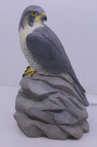 PEREGRINE FALCON SCULPTURE BY WILDLIFE ARTIST RANDAL MARTIN, WILD WINGS, 8.5 IN. - Picture 1 of 9