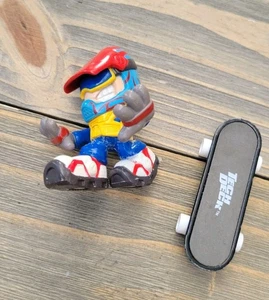 Antiguo traje de motocross Tech Deck Dude vintage con casco rojo/azul raro Tech Deck  - Imagen 1 de 12