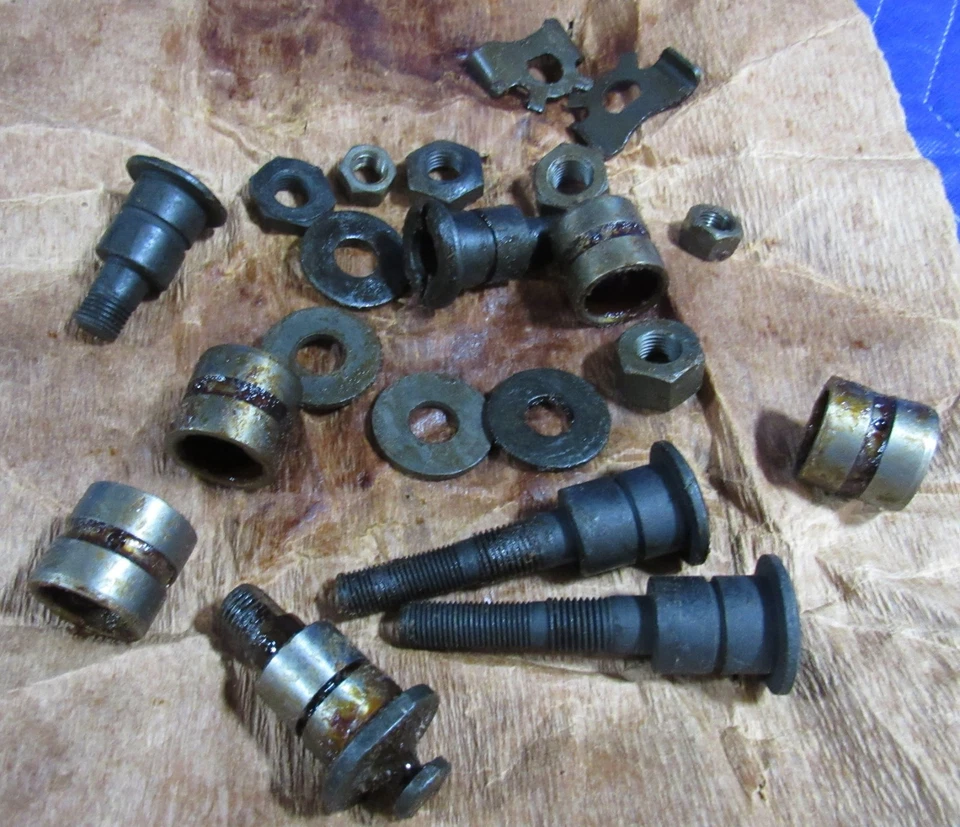 ОРИГИНАЛЬНЫЙ НОВЫЙ ИЗ СТАРЫХ ЗАПАСОВ КОМПЛЕКТ ДЛЯ ВОССТАНОВЛЕНИЯ ШПИЛЕК ВТУЛКИ SPRINGER HARLEY FLATHEAD 45 WL WLA - Изображение 1 из 4