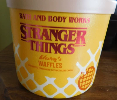 Bath & Body Works Stranger Things Eleven’s 华夫饼 3 芯蜡烛 14.5 盎司朋友 — 第 1/3 张图片