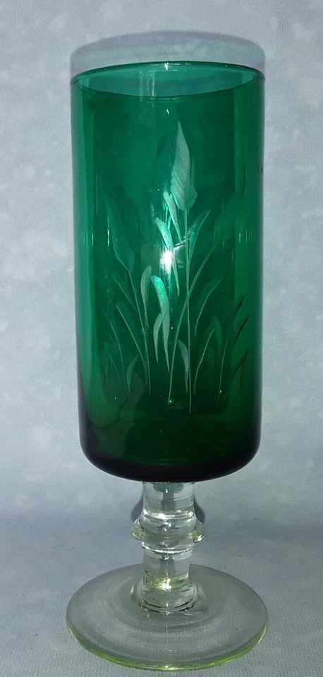Mid Century Glas Vase  grün mit Fuß,  14 cm geätzt, Ähre - Miniatur - Bild 1 von 1