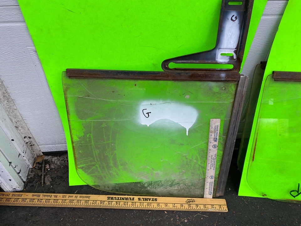 Studebaker side window,  no application data.  Item:  22891 - Image 1 of 1