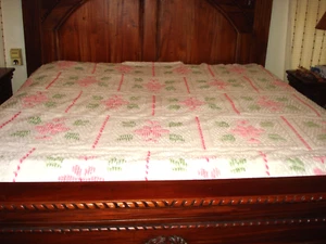 Vintage/Antique Chenille Bedspread Pink Flowers Pink & White w/ Fringe - Picture 1 of 7