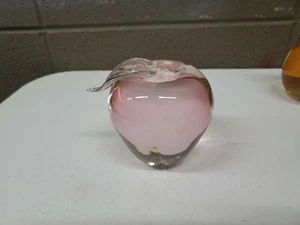 MCM Mid Century ¿Murano moderno? Pisapapeles cristal manzana rosa 3,5" alto (a311) - Imagen 1 de 7