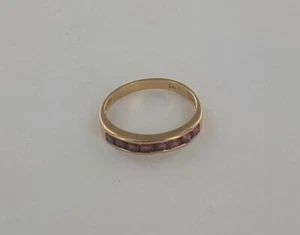 10K Yellow Gold Band Ring  with 8 small red stones, size 7.5 - Picture 1 of 6
