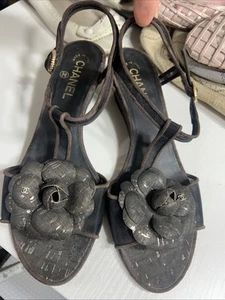 Chanel 39.5 Low Wedge Sandals CC Logo Camilla Flower T-Strap Black Brown Mesh - Picture 1 of 24