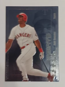 2000 Fleer Focus Focal Points Juan Gonzalez #4 - Picture 1 of 2