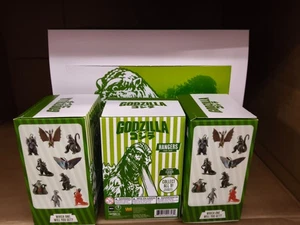 Estuche De 9 Piezas Original Godzilla Exclusivo Edición Flocada Perchas Caja Ciega NUEVO - Imagen 1 de 7