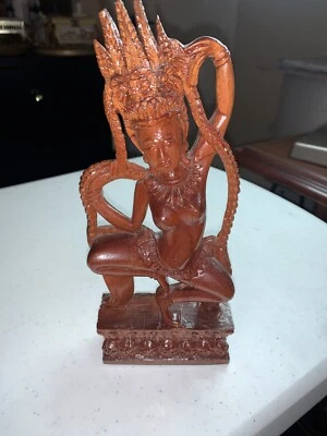 Estatua de Apsara bailando estatuilla madera tallada camboyana sudeste asiático Foto 1 de 4