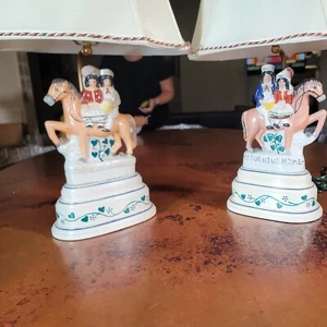 Par de lámparas Staffordshire para ir al mercado ¿Volver a casa antiguas? ¡Leer! - Imagen 1 de 12