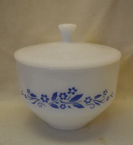 Tarro/tazón vintage con tapa de grasa de vidrio federal flores azules 1 1/2 cuartos de galón - Imagen 1 de 4