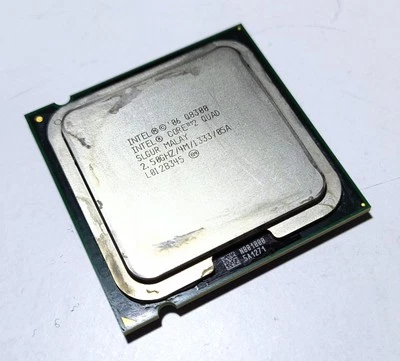 CPU INTEL CORE 2 QUAD Q8300 SOCKET LGA775 PROCESADOR PC TORRE ORDENADOR - Imagen 1 de 4