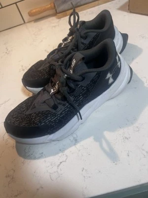 Under Armour Scramjet 5 Boys size 3.5 Women’s Size 5. Running Shoes EUC - Image 1 of 4