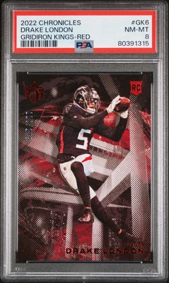 2022 PANINI CHRONICLES GRIDIRON KINGS RED #GK6 DRAKE LONDON ROOKIE 110/149 PSA 8 - Image 1 of 2