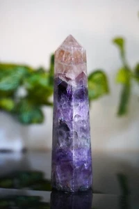 Beautiful 100MM Rainbow Purple Fluorite Quartz Stone Healing Point Tower - Photo 1 sur 8