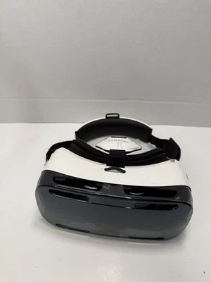 Samsung Gear VR by Oculus SM-R320 FOR PARTS UNTESTED !!! - Image 1 of 4