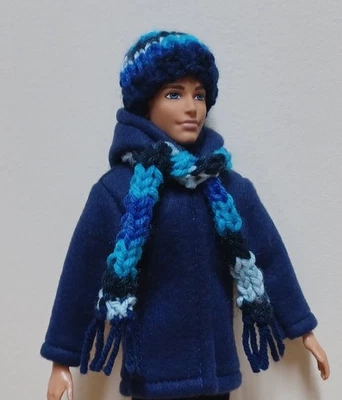 Ken 12" Muñeca Ropa Azul Marino Polar Chaqueta más Tejido a Mano Multicolor Sombrero y Bufanda Foto 1 de 2
